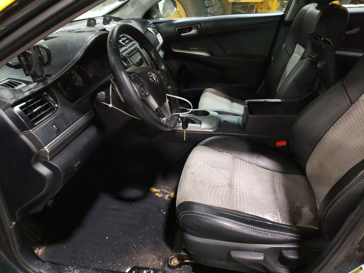 2013 TOYOTA CAMRY SE photo 7