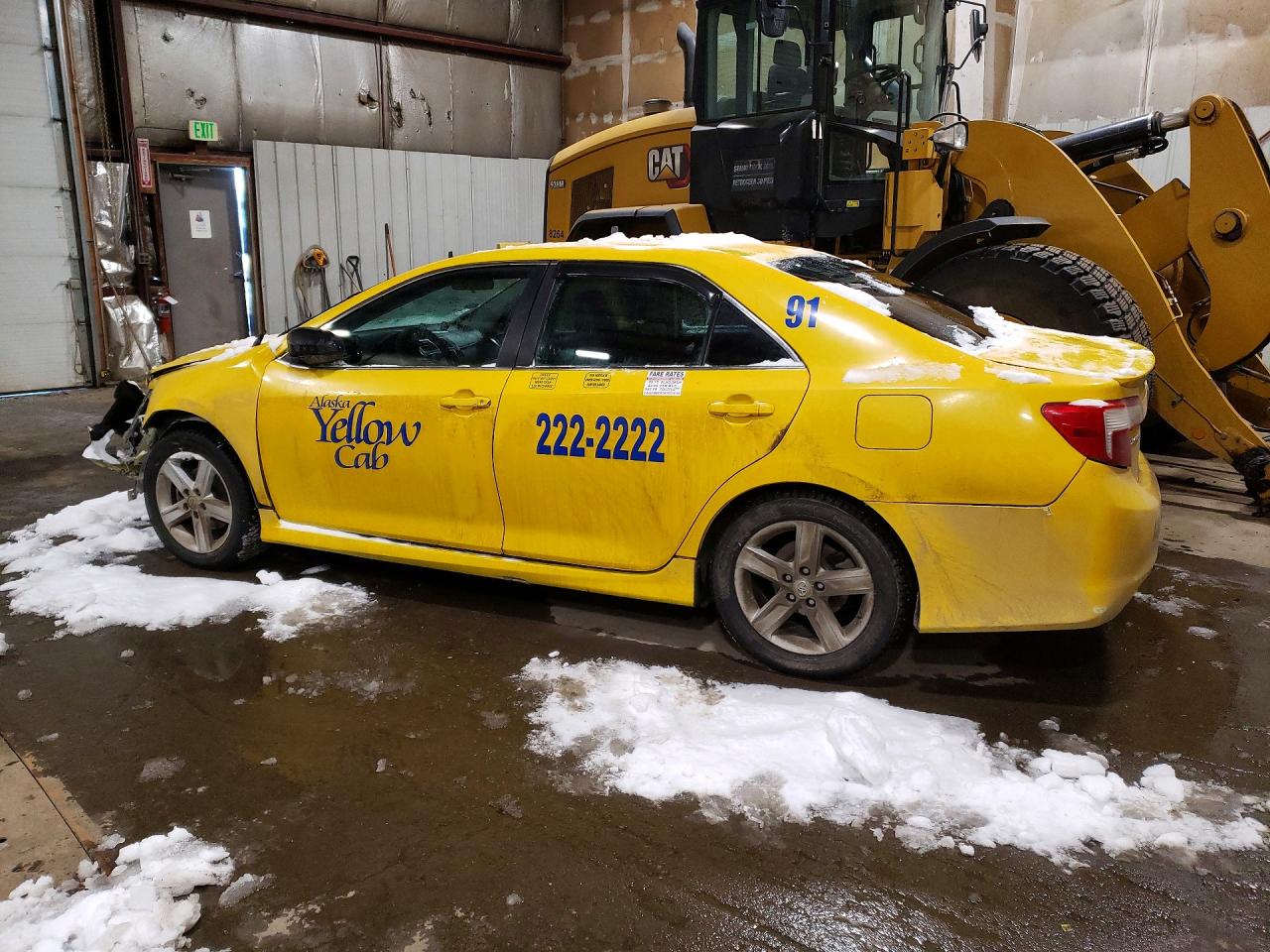 2013 TOYOTA CAMRY SE photo 2