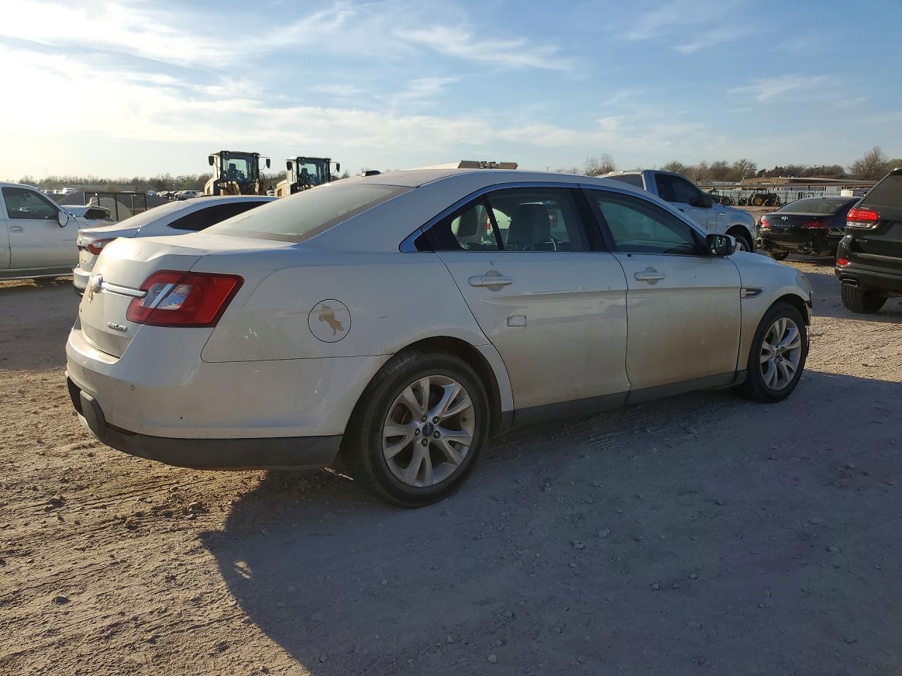 2012 FORD TAURUS SEL photo 5
