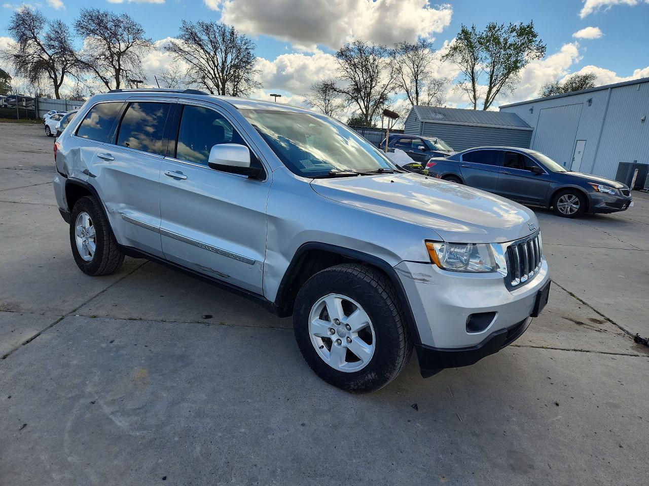 2012 JEEP GRAND CHEROKEE LAREDO photo 4