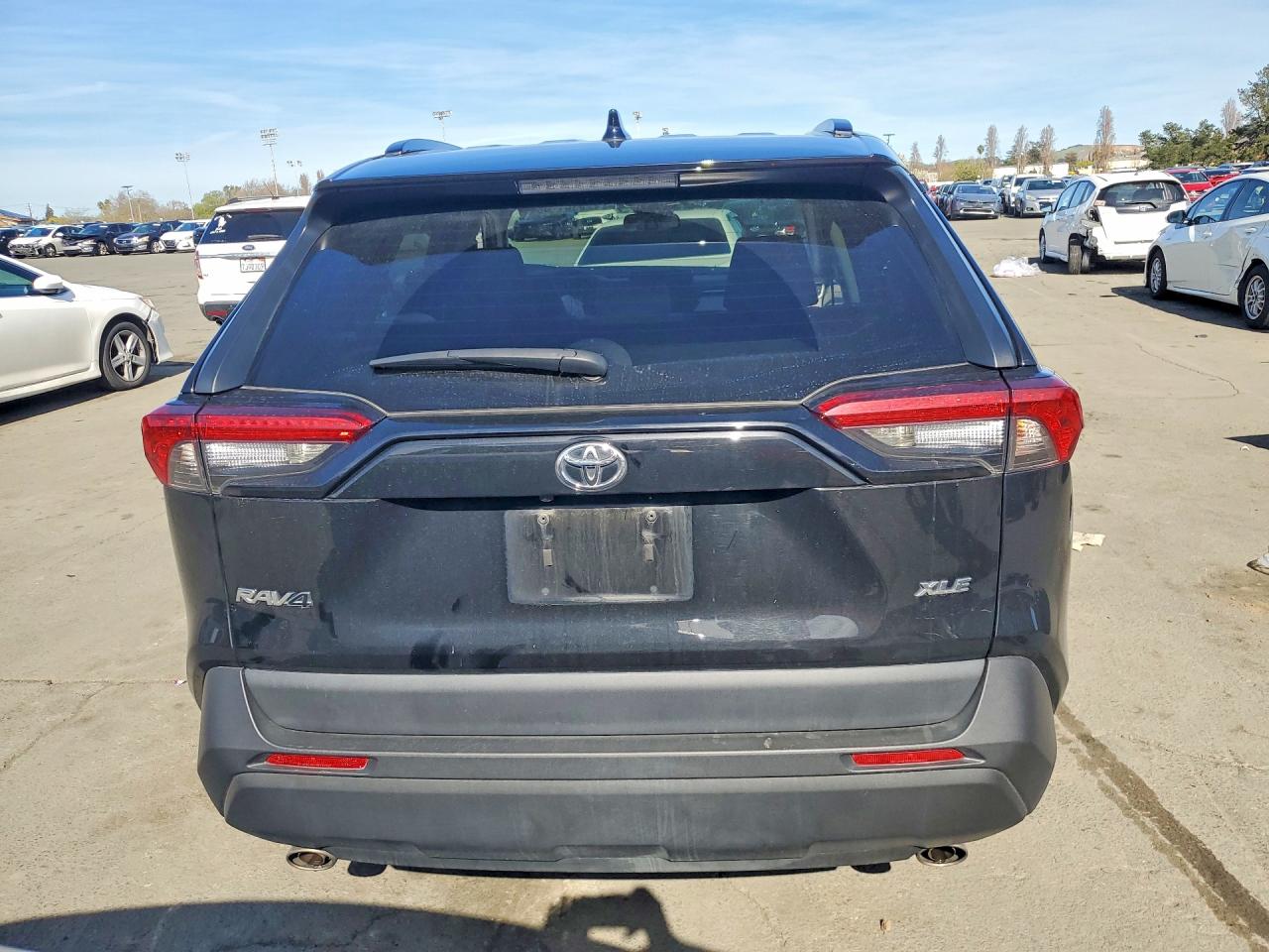 2019 TOYOTA RAV4 XLE photo 11