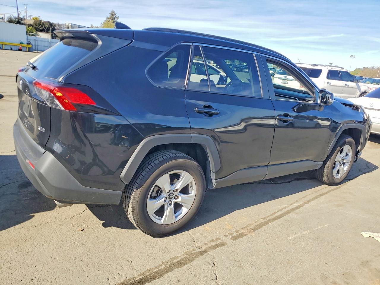 2019 TOYOTA RAV4 XLE photo 5