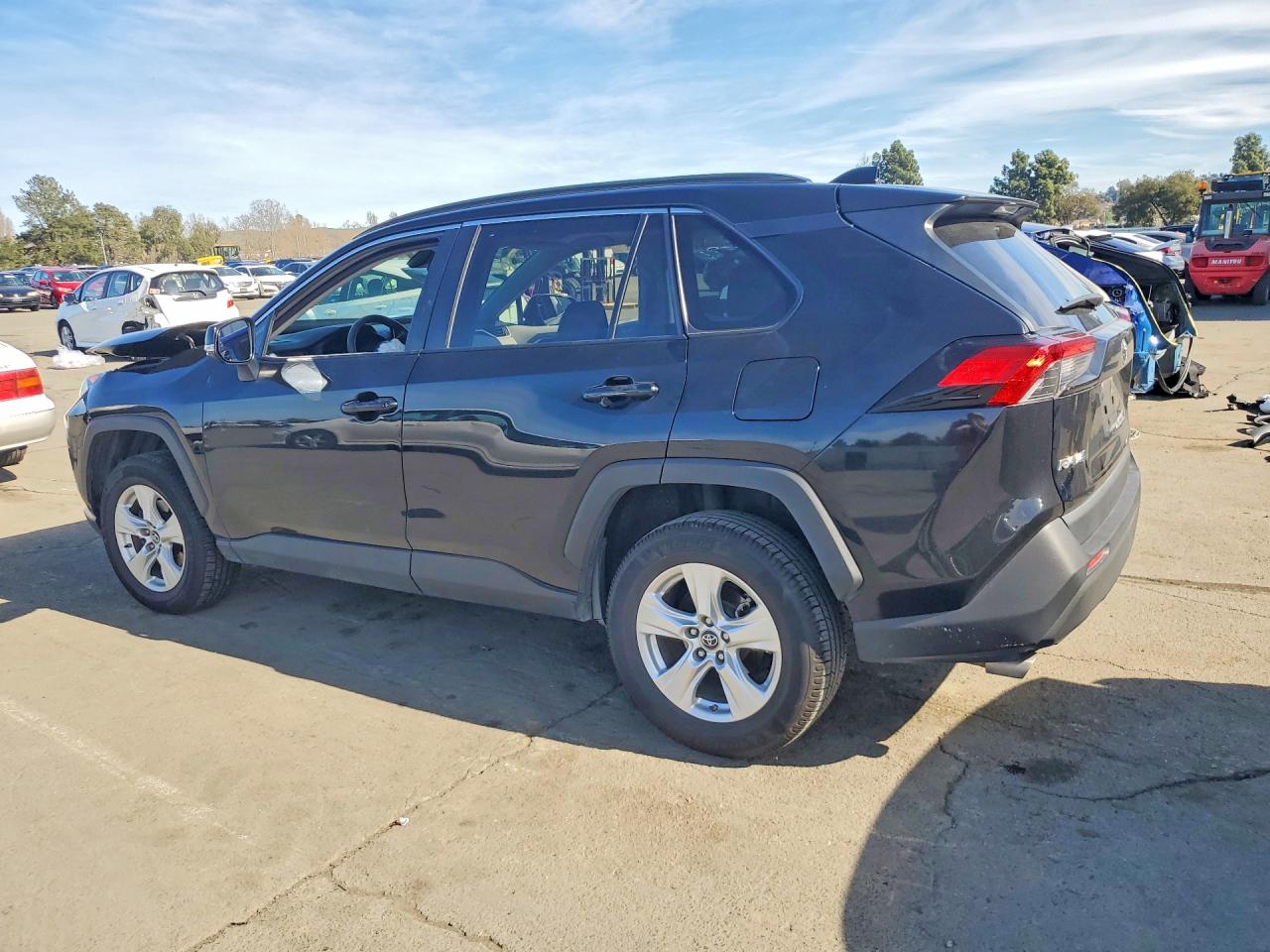 2019 TOYOTA RAV4 XLE photo 3
