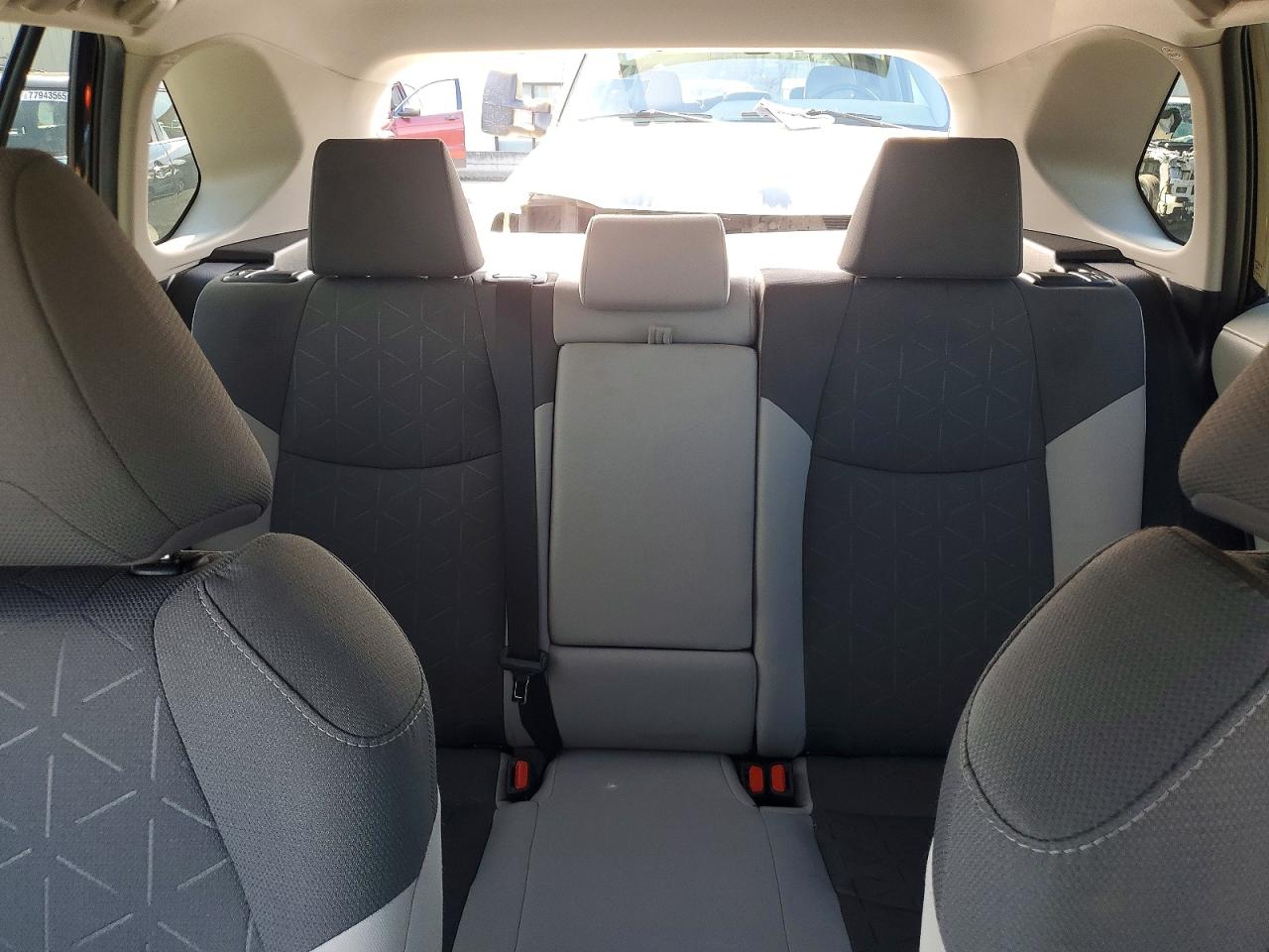 2019 TOYOTA RAV4 XLE photo 19