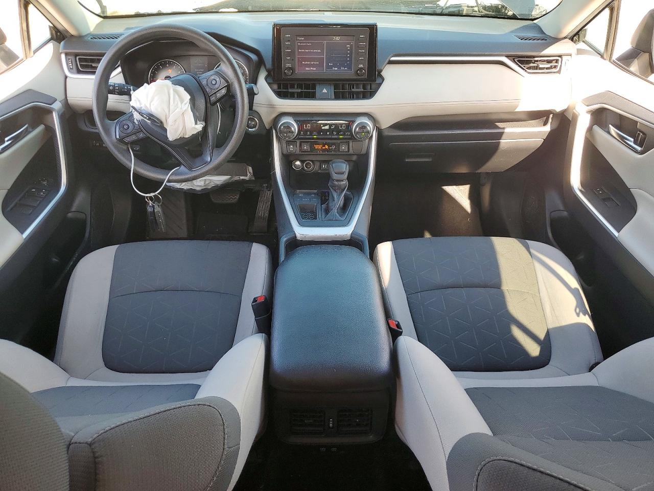 2019 TOYOTA RAV4 XLE photo 15