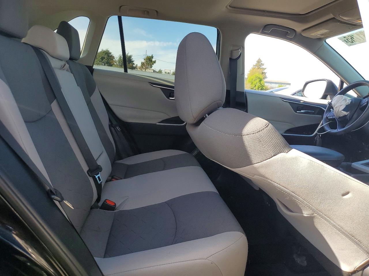 2019 TOYOTA RAV4 XLE photo 21
