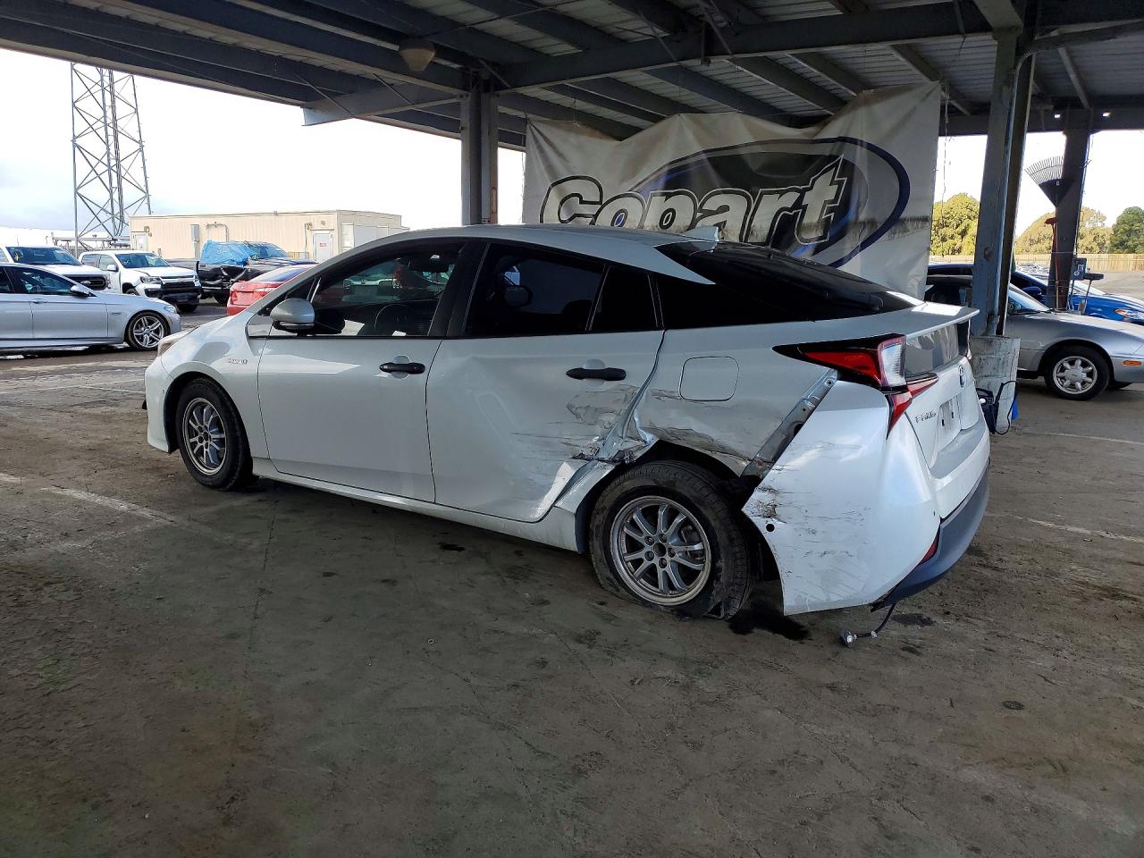 2019 TOYOTA PRIUS LE photo 4