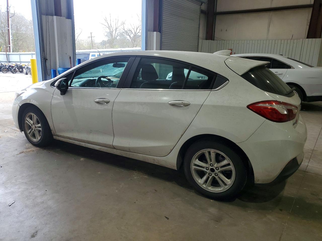 2017 CHEVROLET CRUZE LT photo 3
