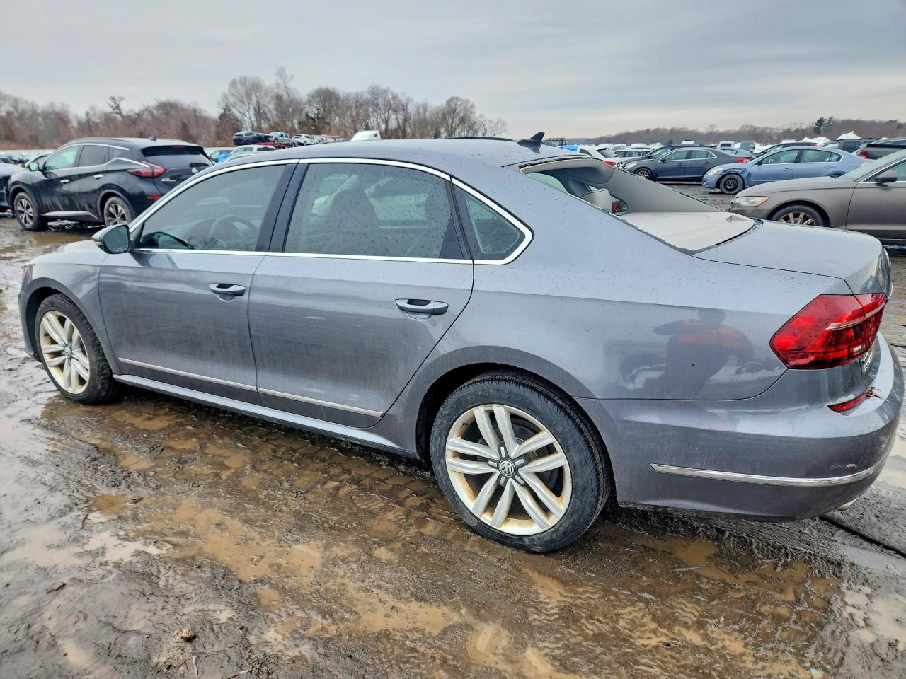 2017 VOLKSWAGEN PASSAT SE photo 2