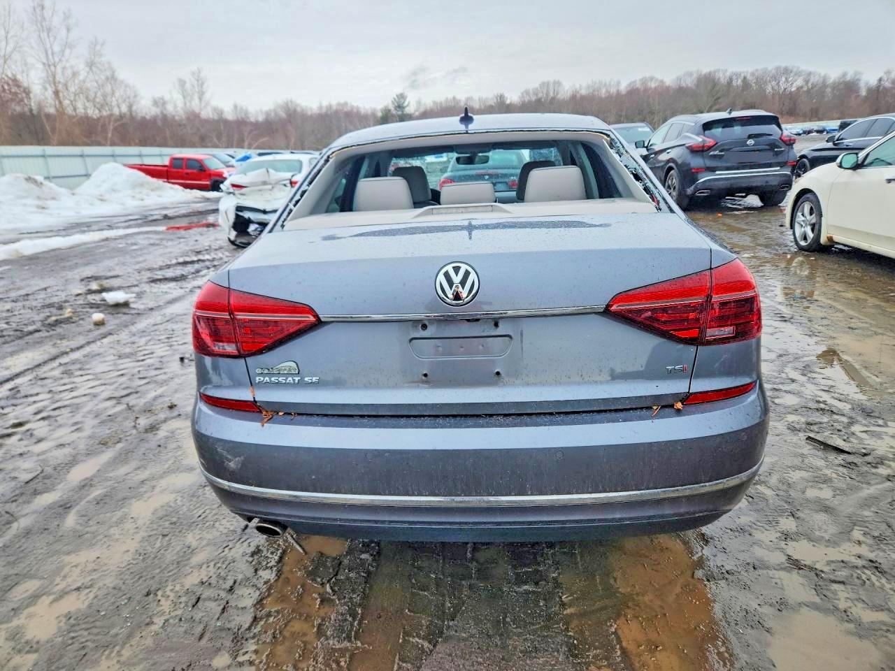 2017 VOLKSWAGEN PASSAT SE photo 6