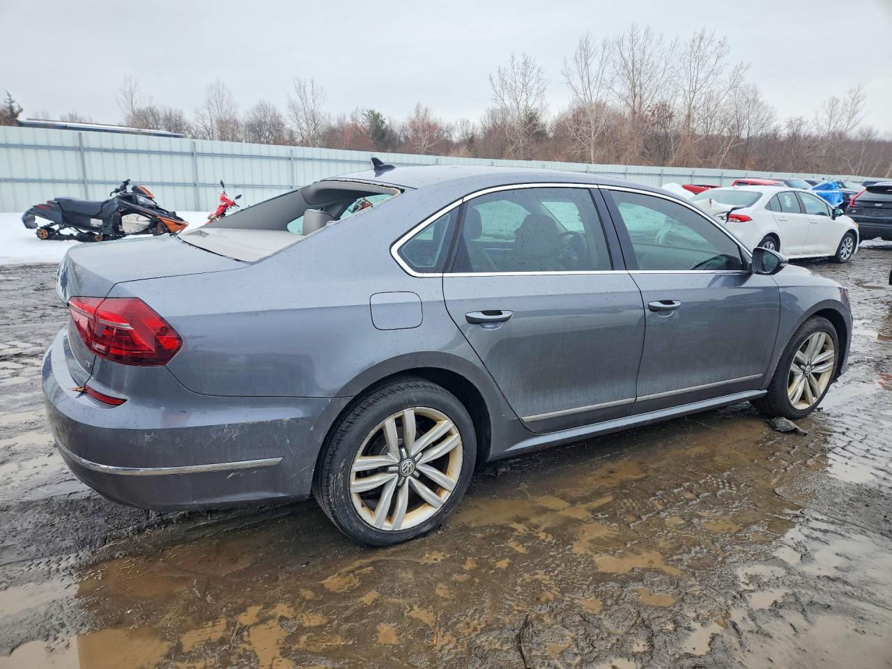 2017 VOLKSWAGEN PASSAT SE photo 3
