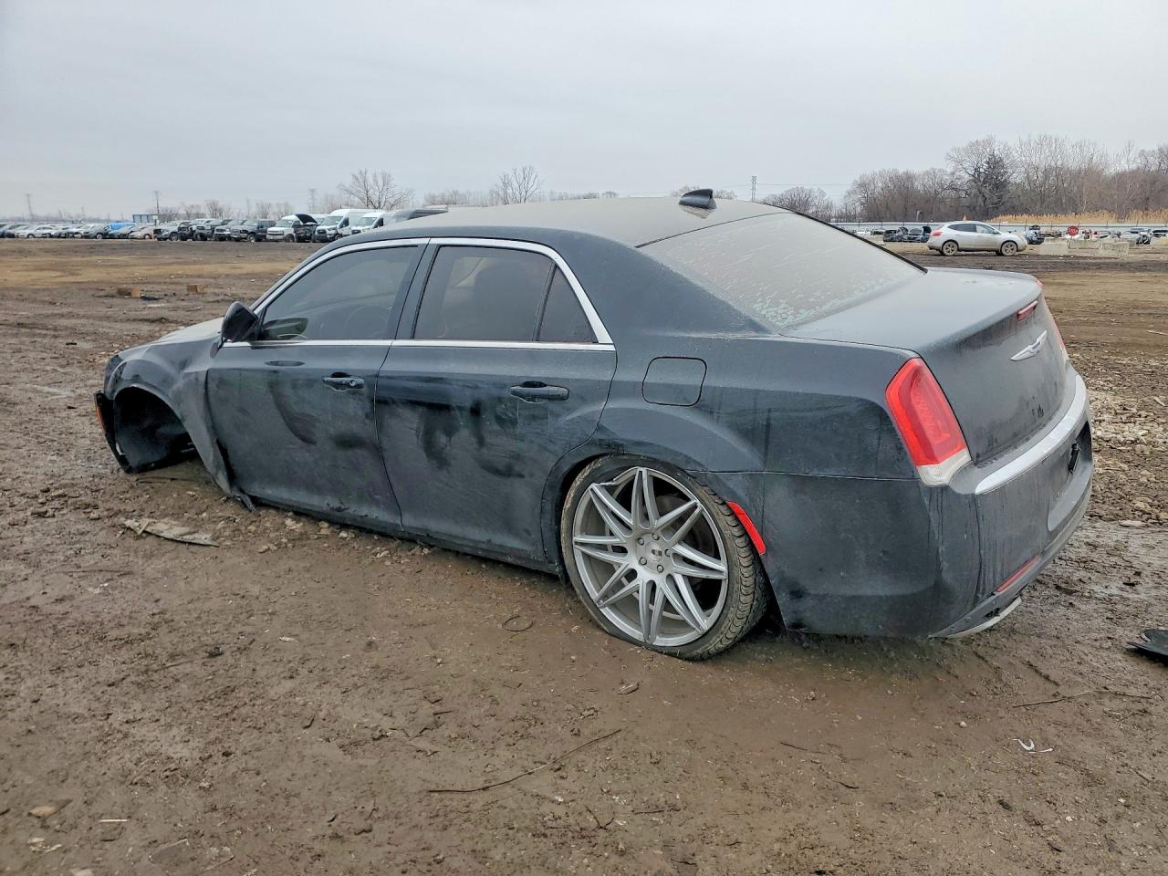 2015 CHRYSLER 300 LIMITED photo 2