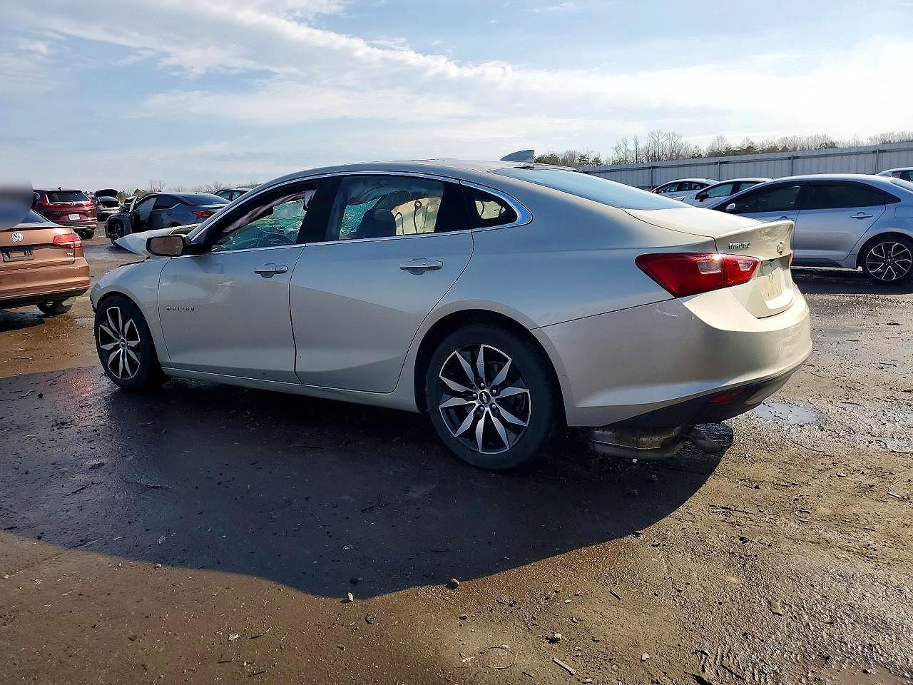 2016 CHEVROLET MALIBU LT photo 4