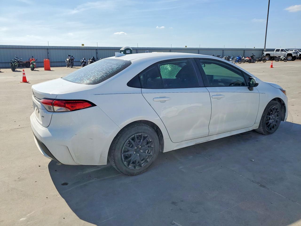 2020 TOYOTA COROLLA LE photo 3