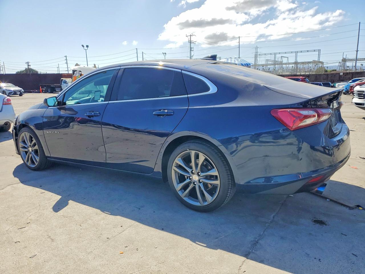 2022 CHEVROLET MALIBU LT photo 3