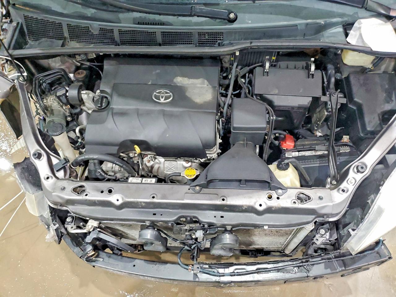 2015 TOYOTA SIENNA XLE PREMIUM 8-PASSENGER photo 23