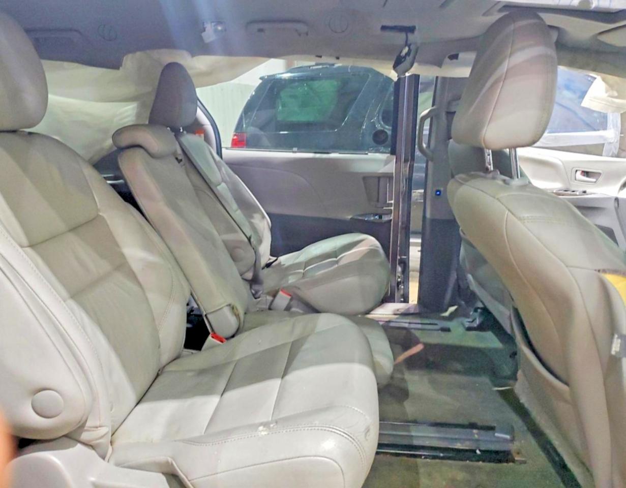2015 TOYOTA SIENNA XLE PREMIUM 8-PASSENGER photo 21