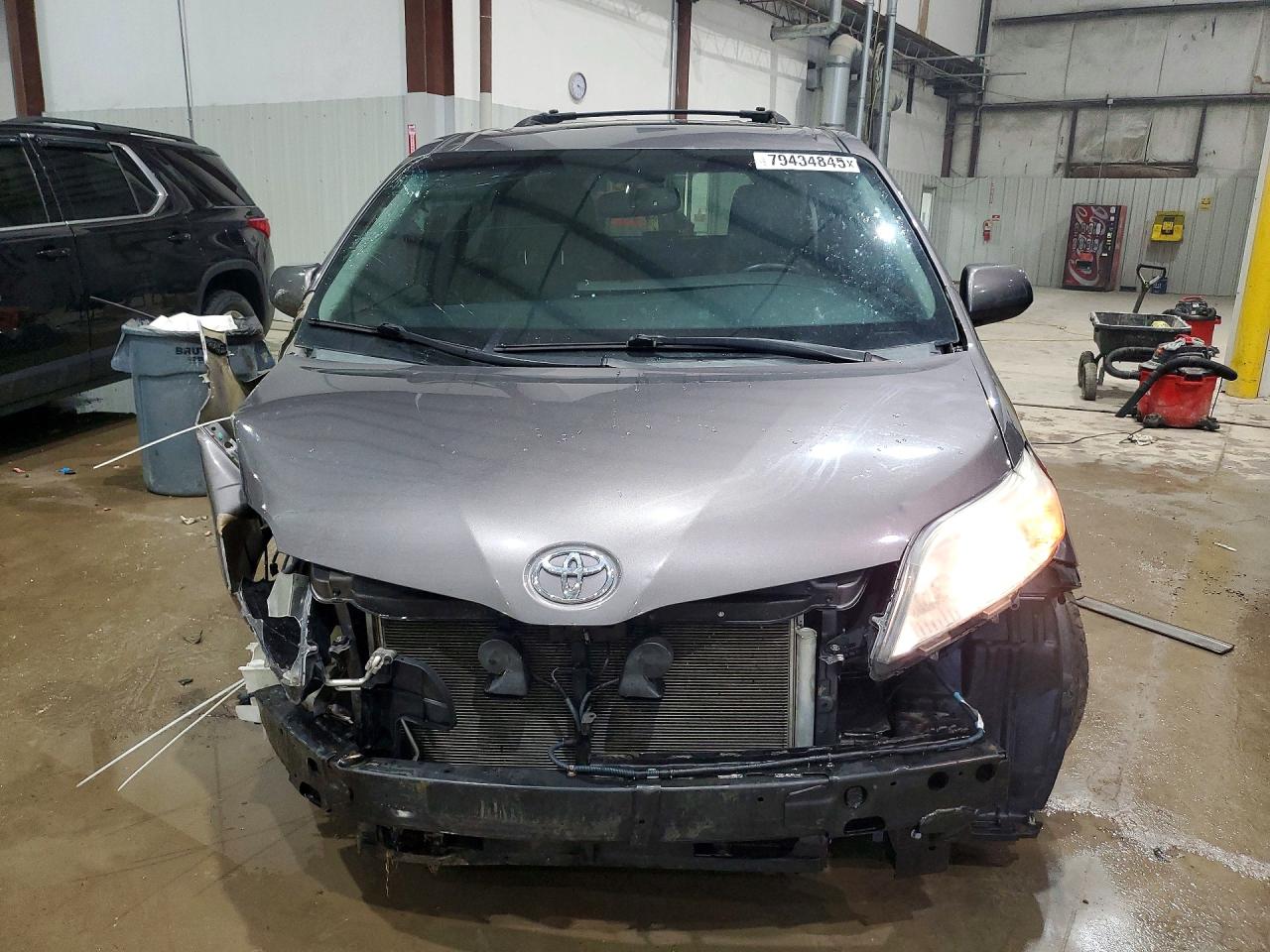 2015 TOYOTA SIENNA XLE PREMIUM 8-PASSENGER photo 9