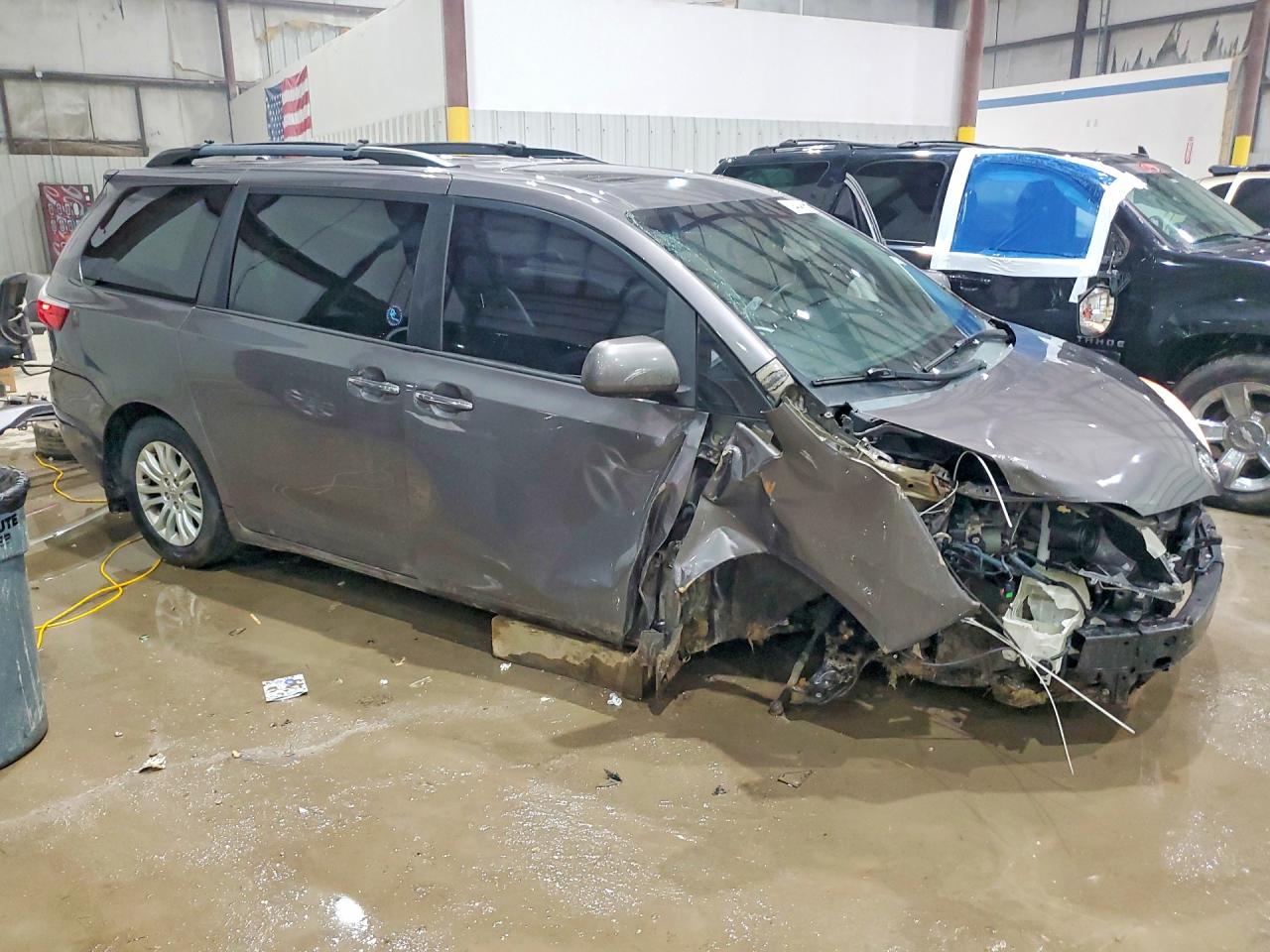 2015 TOYOTA SIENNA XLE PREMIUM 8-PASSENGER photo 7