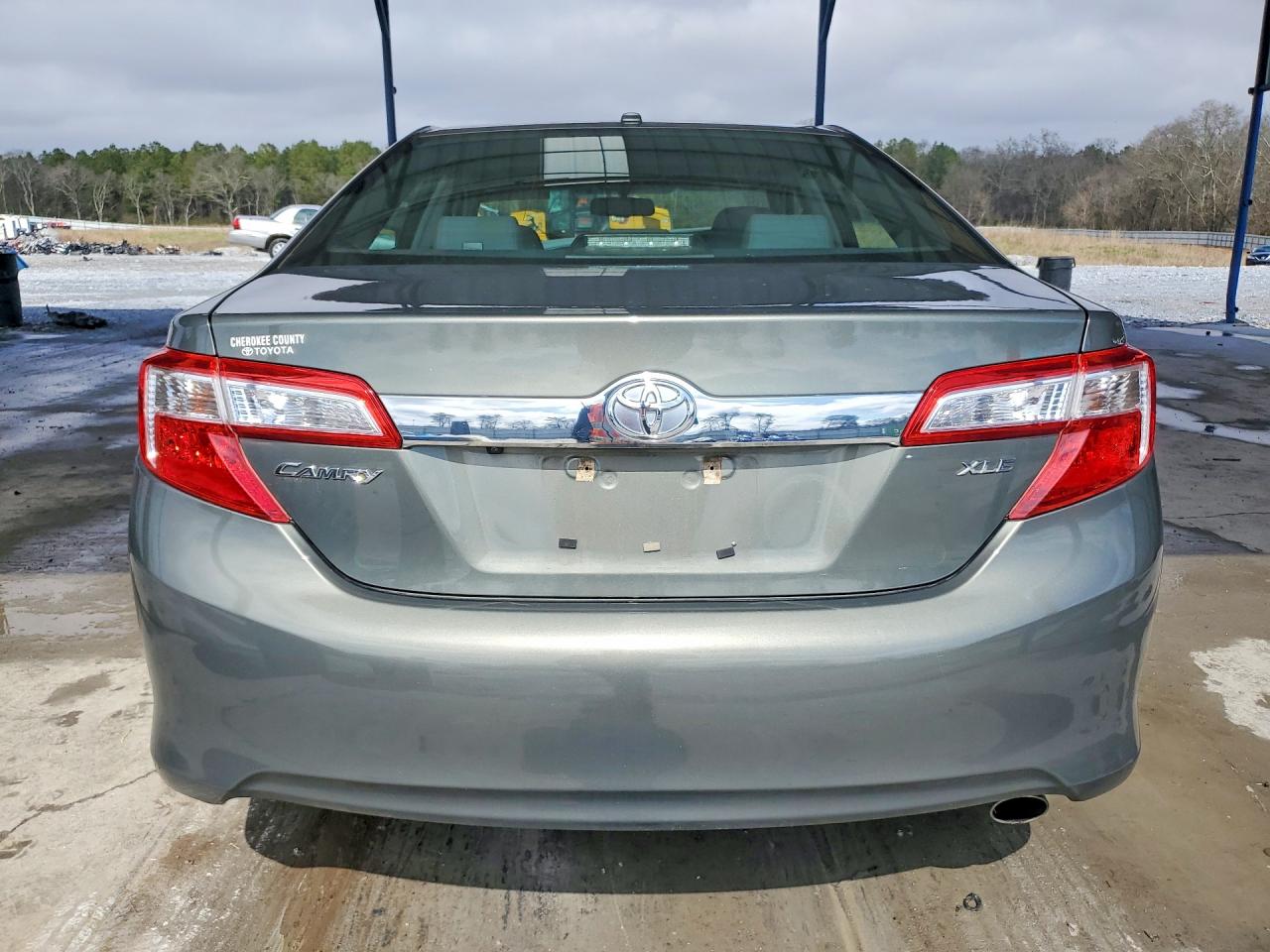 2012 TOYOTA CAMRY XLE photo 16