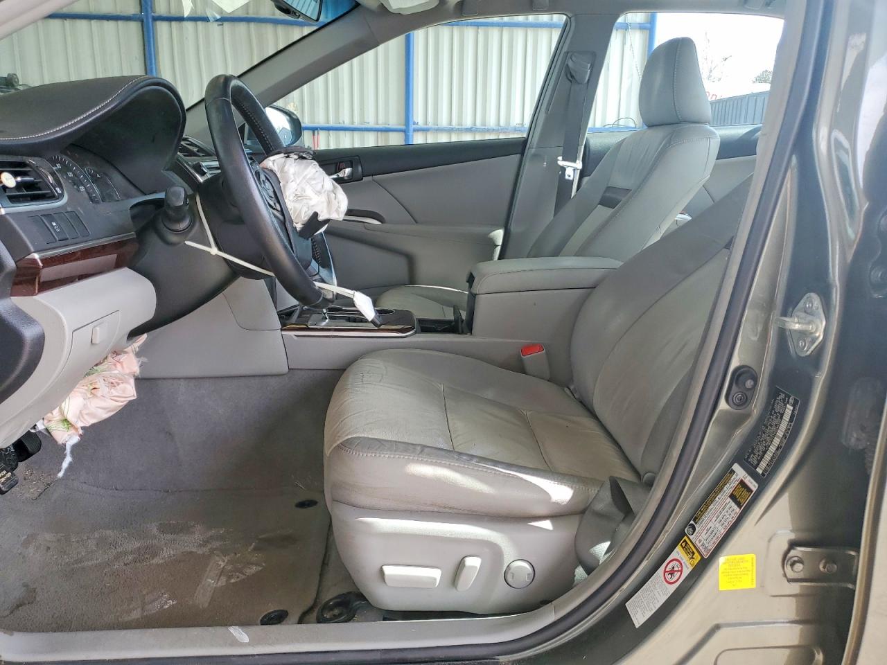 2012 TOYOTA CAMRY XLE photo 19