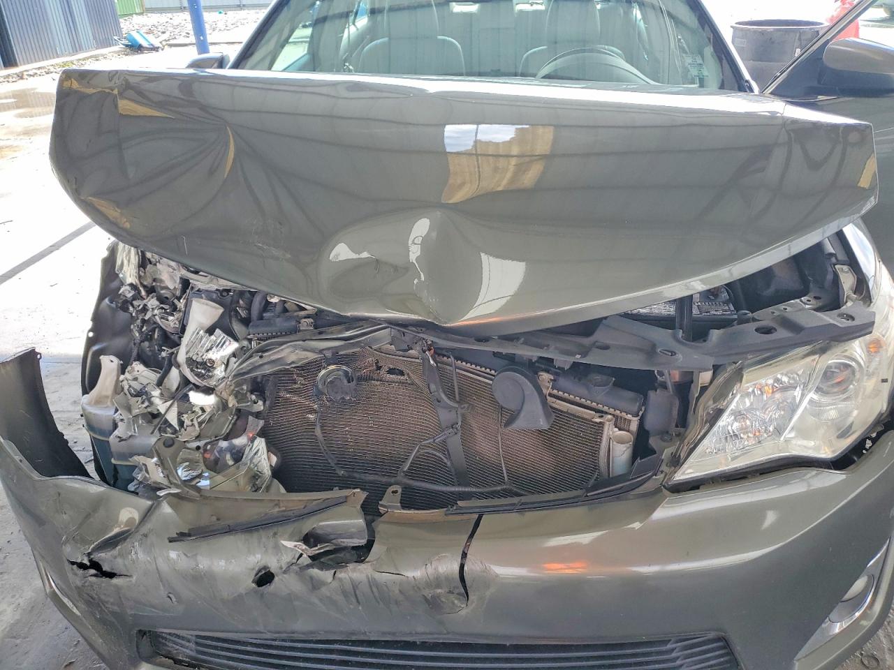 2012 TOYOTA CAMRY XLE photo 31