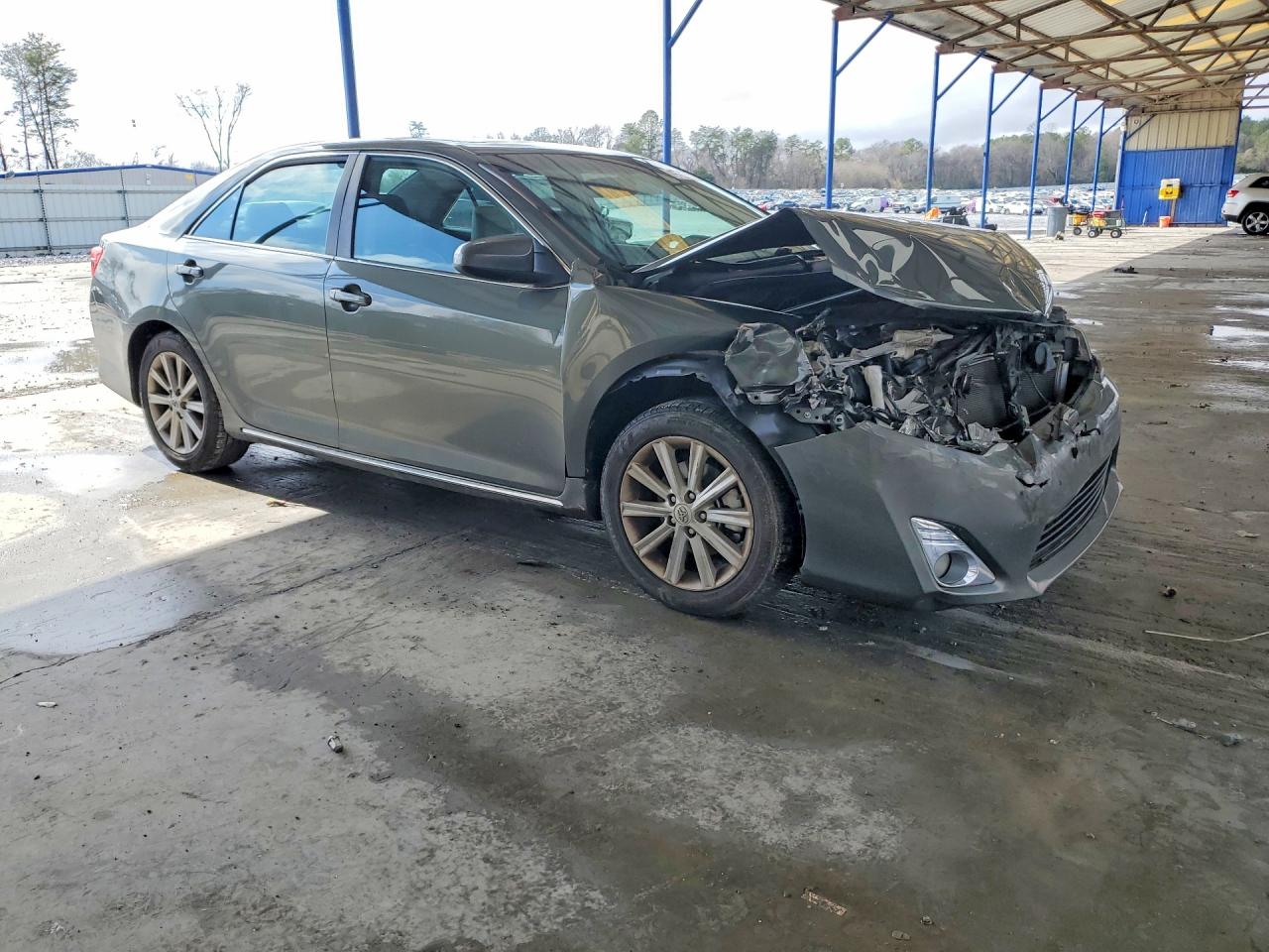 2012 TOYOTA CAMRY XLE photo 10