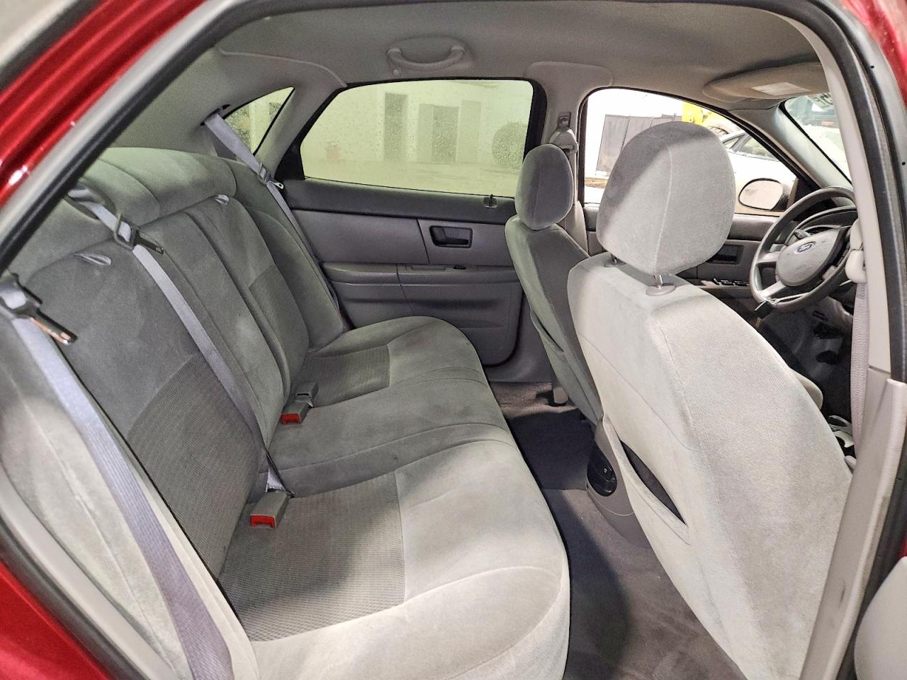 2004 FORD TAURUS photo 28