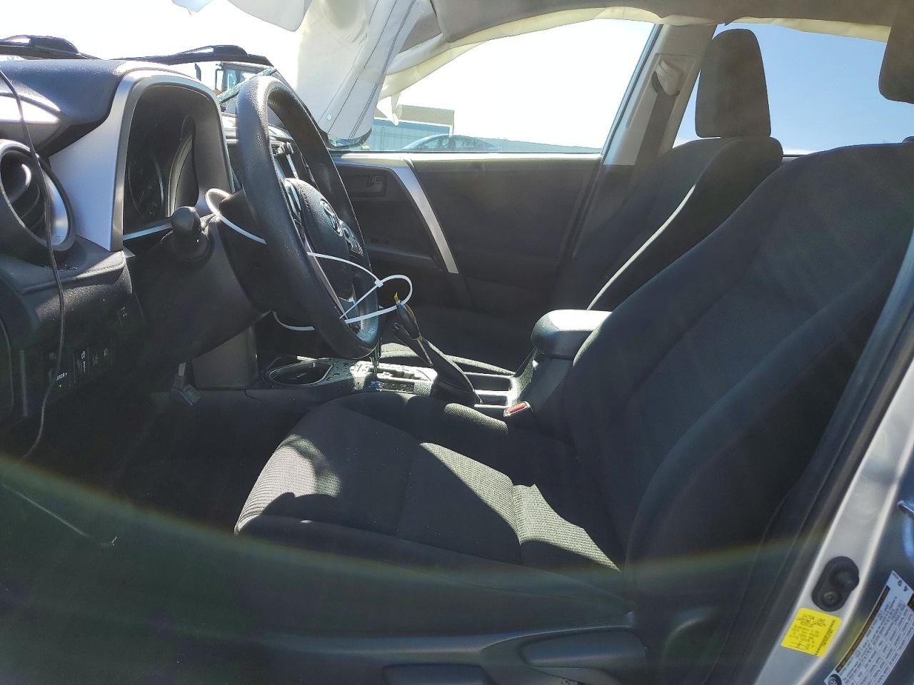 2018 TOYOTA RAV4 LE photo 19