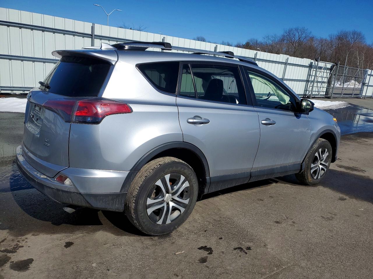 2018 TOYOTA RAV4 LE photo 7