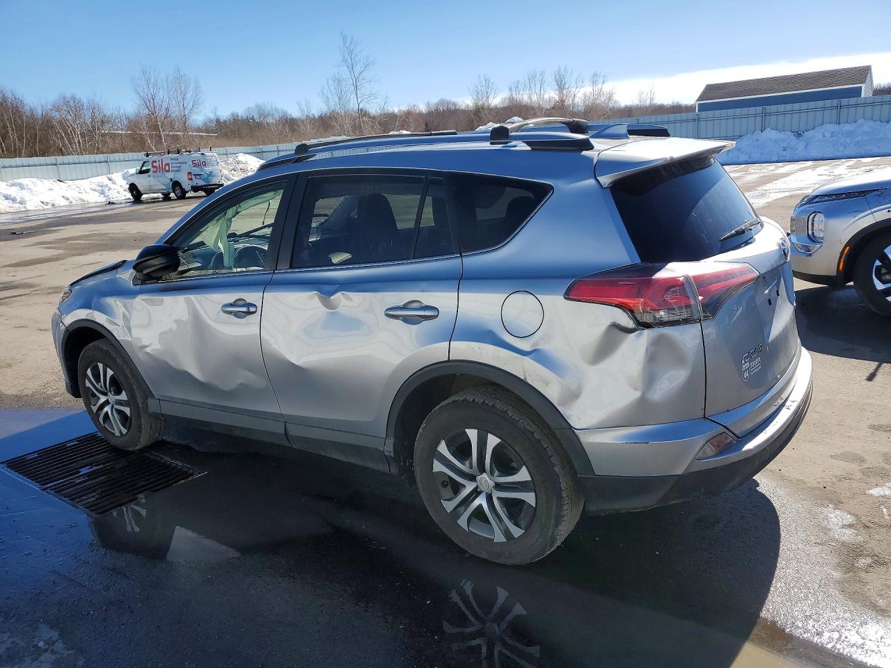 2018 TOYOTA RAV4 LE photo 4