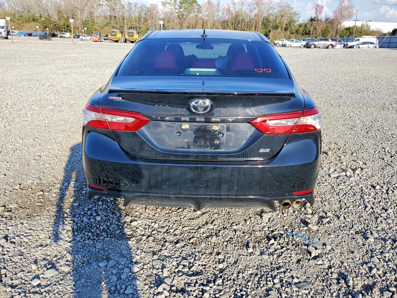 2020 TOYOTA CAMRY SE photo 6