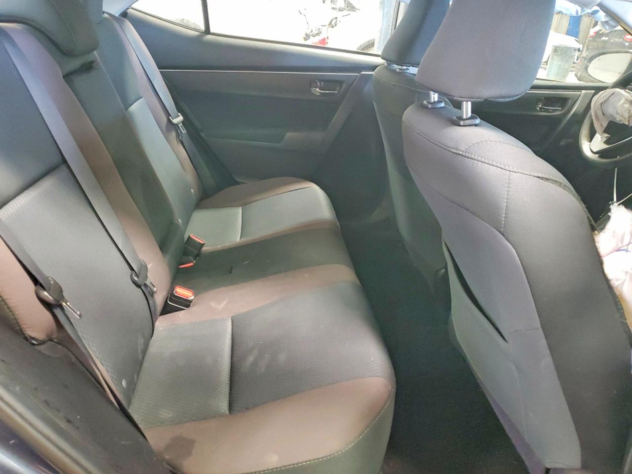 2017 TOYOTA COROLLA LE photo 19