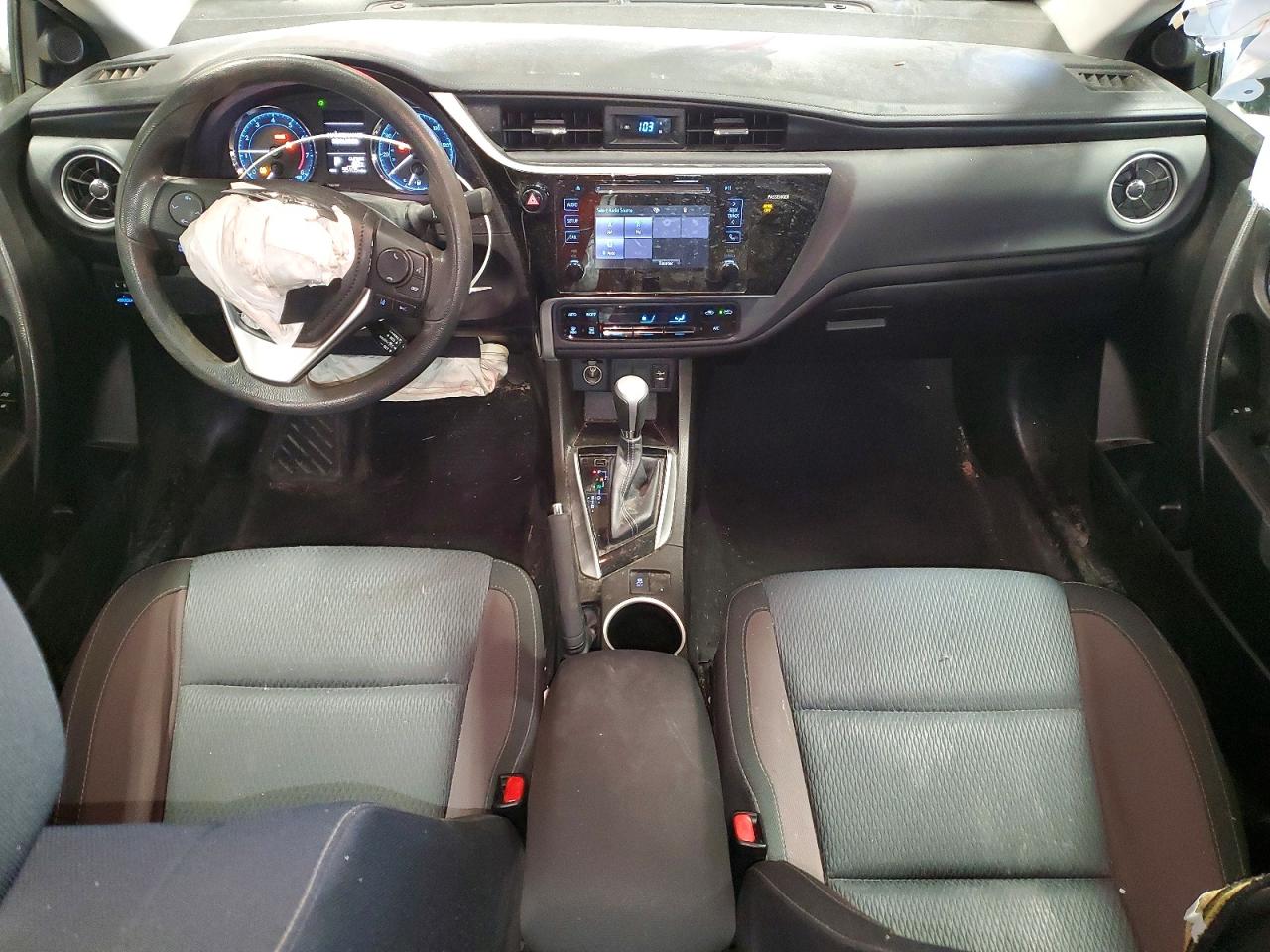 2017 TOYOTA COROLLA LE photo 15