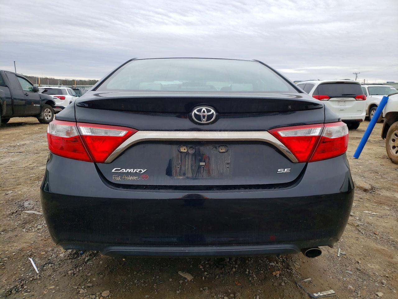 2016 TOYOTA CAMRY SE photo 11