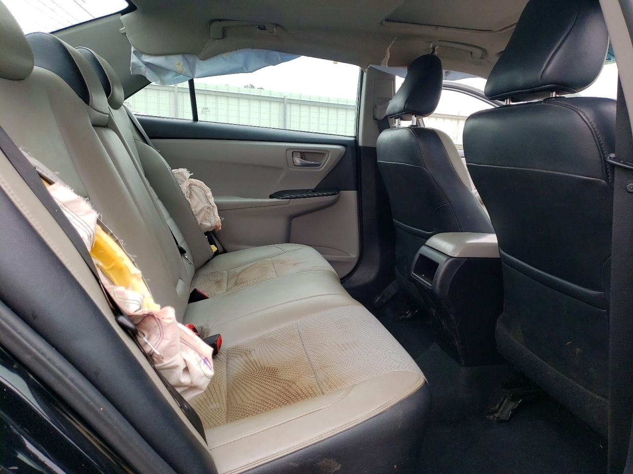 2016 TOYOTA CAMRY SE photo 19
