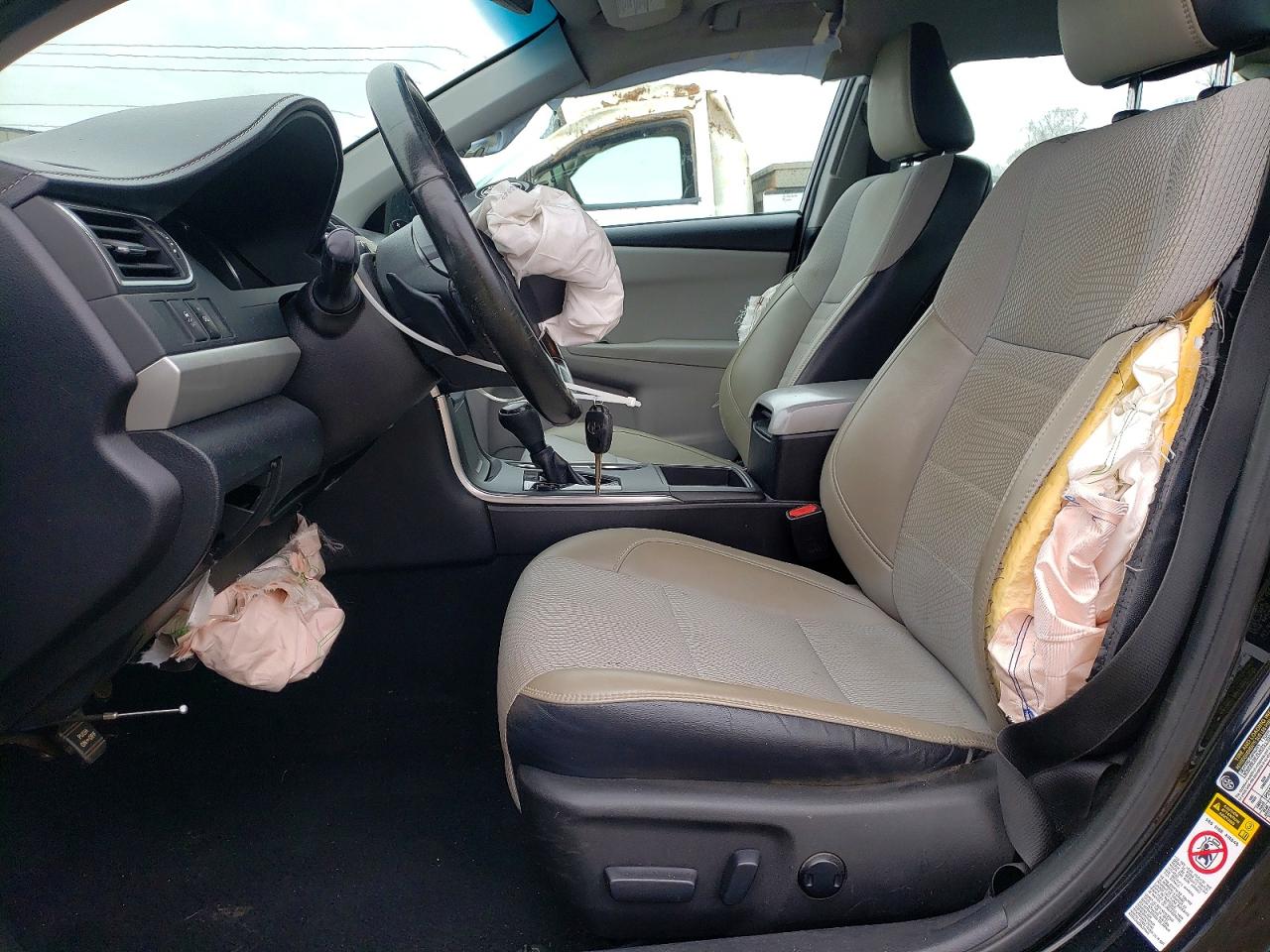 2016 TOYOTA CAMRY SE photo 13