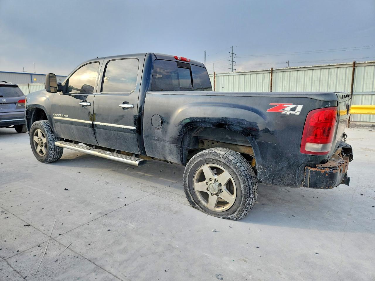 2012 GMC SIERRA K2500 DENALI photo 3