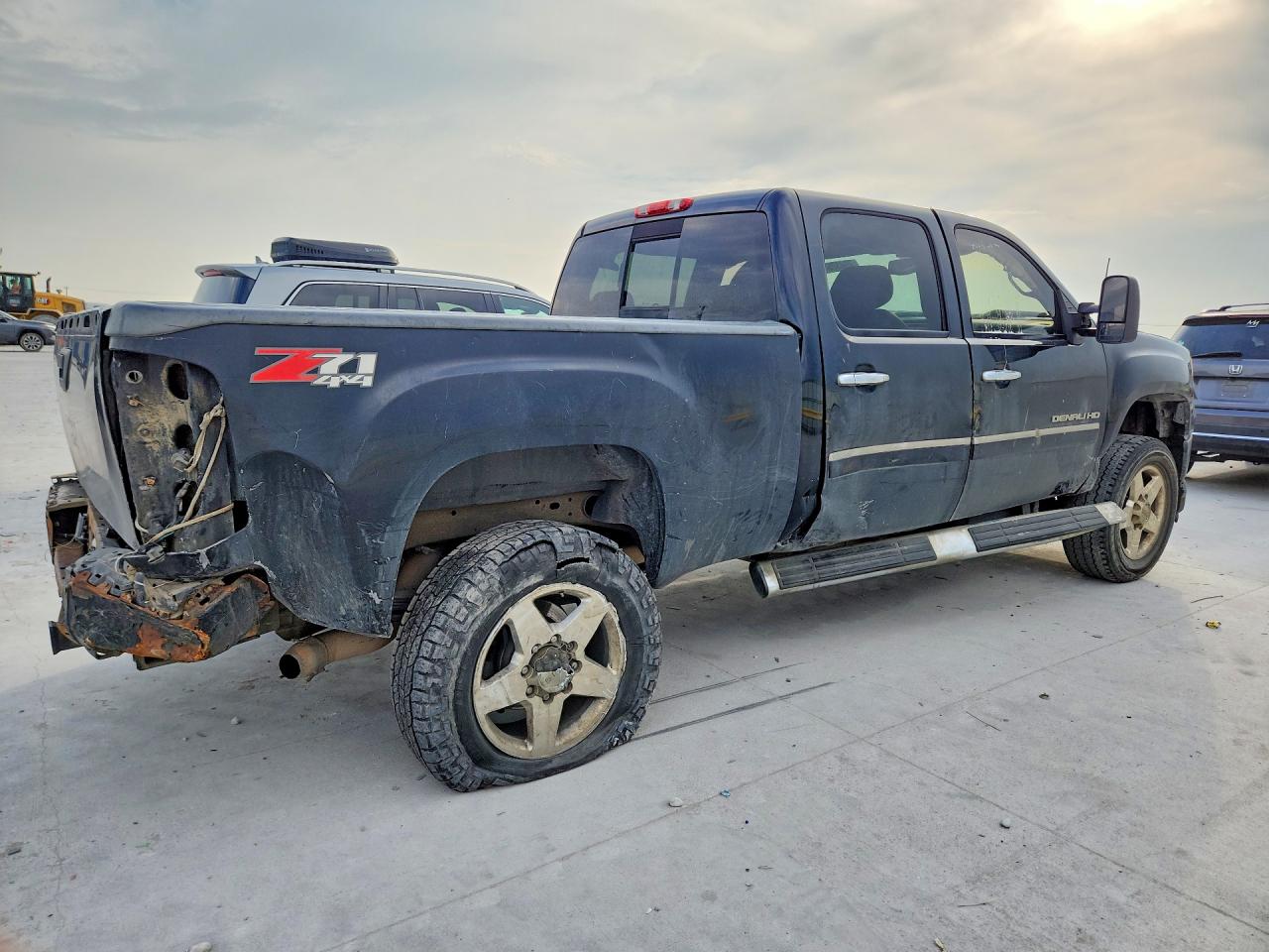 2012 GMC SIERRA K2500 DENALI photo 5