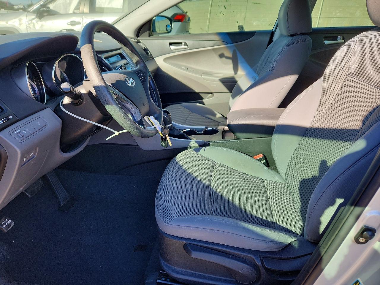 2011 HYUNDAI SONATA GLS photo 19