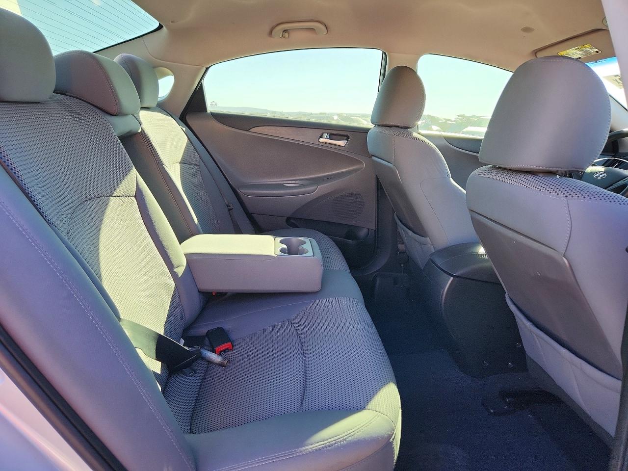 2011 HYUNDAI SONATA GLS photo 28