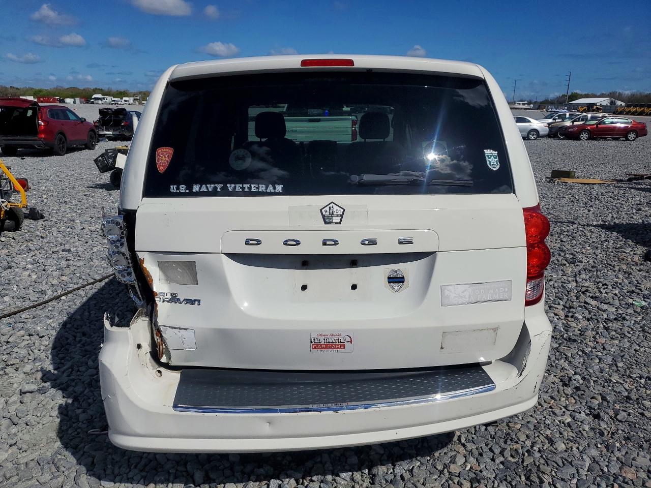 2011 DODGE GRAND CARAVAN EXPRESS photo 6