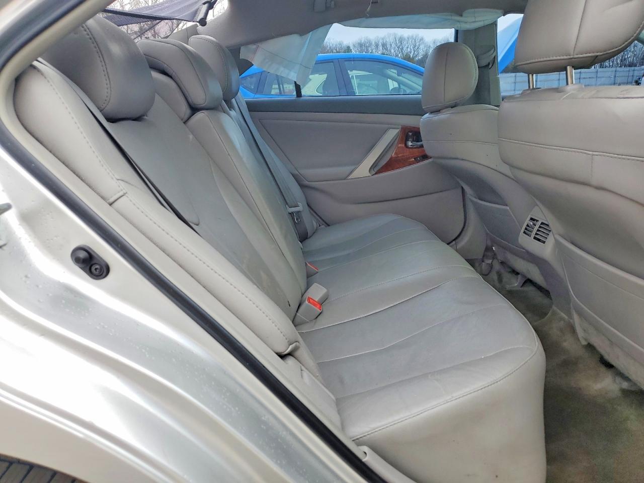 2011 TOYOTA CAMRY XLE photo 10