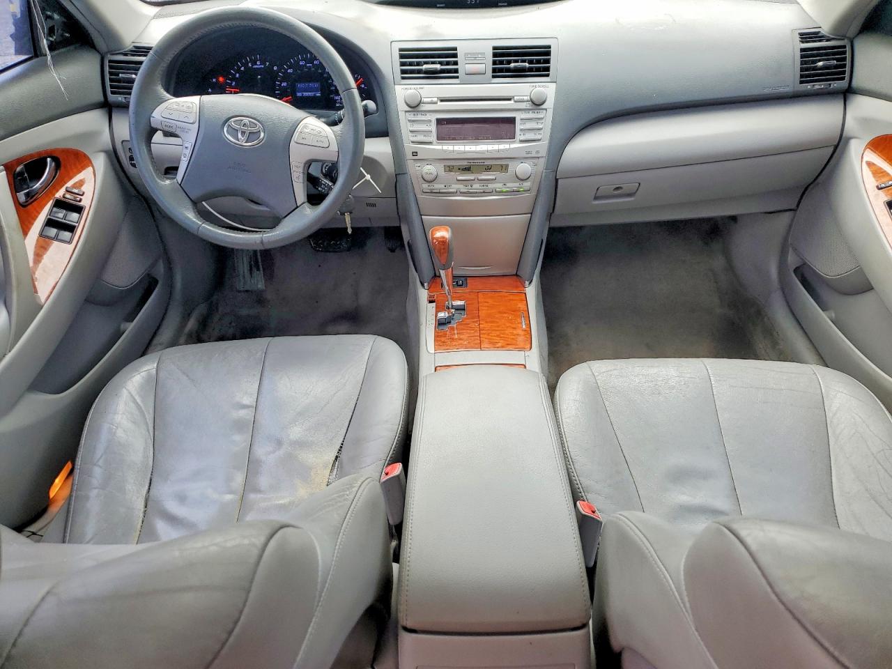 2011 TOYOTA CAMRY XLE photo 8