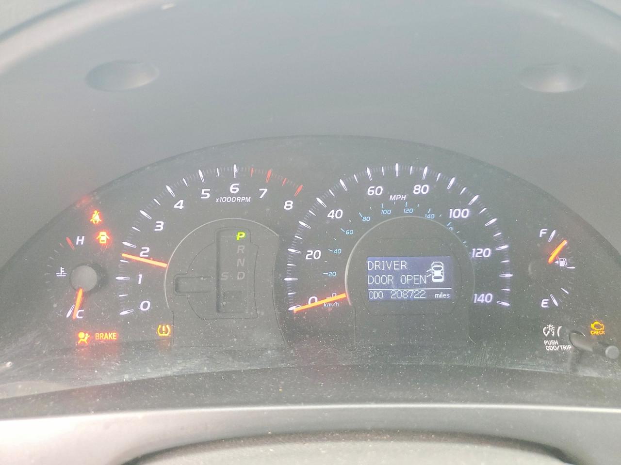 2011 TOYOTA CAMRY XLE photo 9