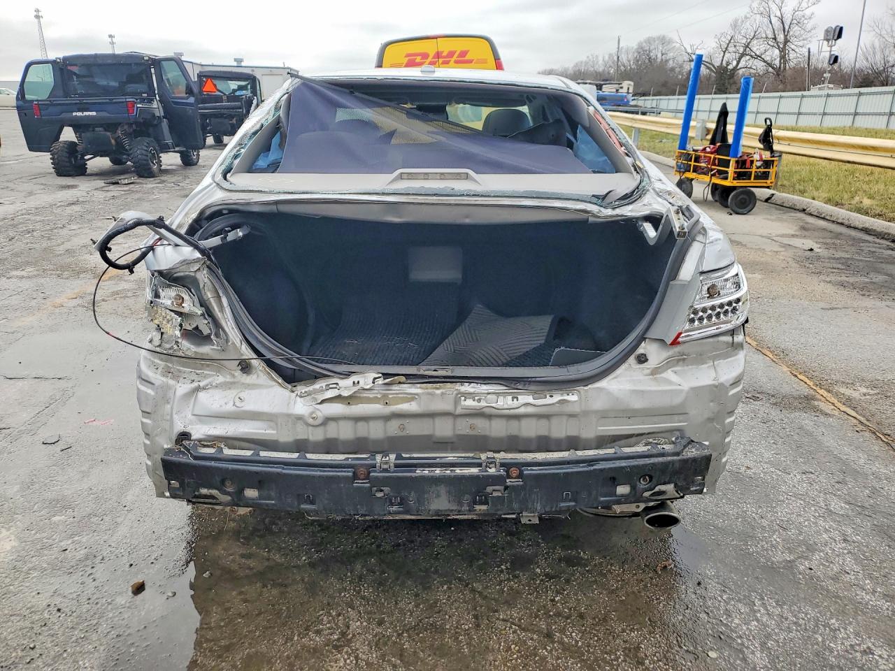 2011 TOYOTA CAMRY XLE photo 6