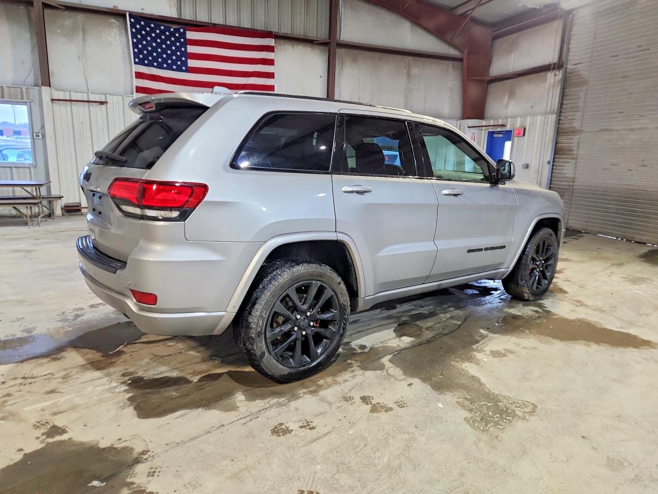 2019 JEEP GRAND CHEROKEE LAREDO photo 3