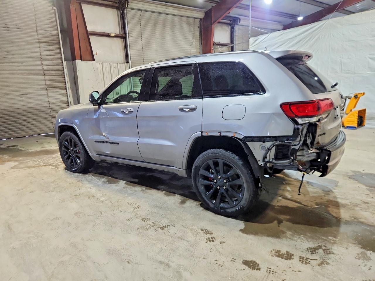 2019 JEEP GRAND CHEROKEE LAREDO photo 2