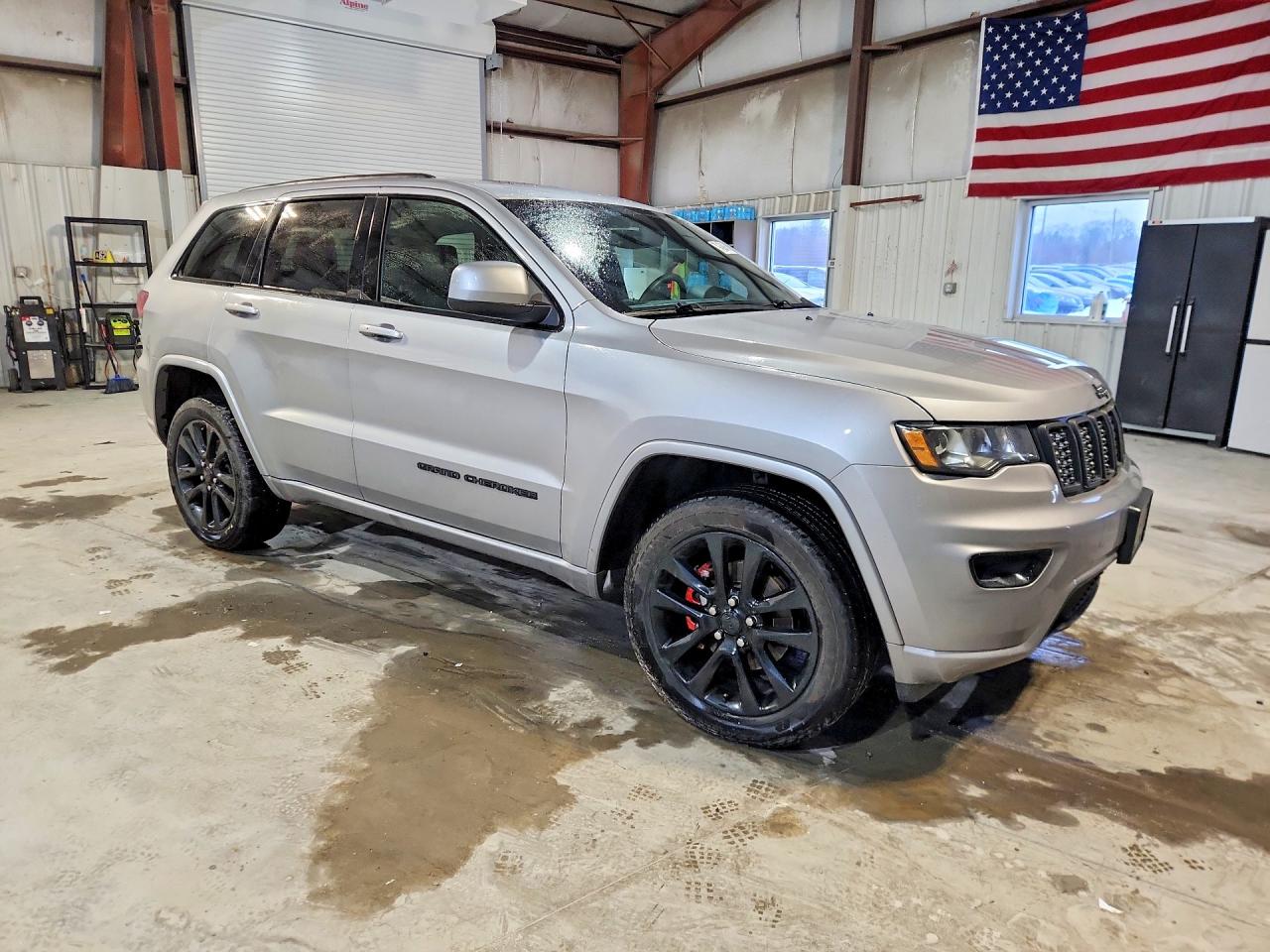 2019 JEEP GRAND CHEROKEE LAREDO photo 4