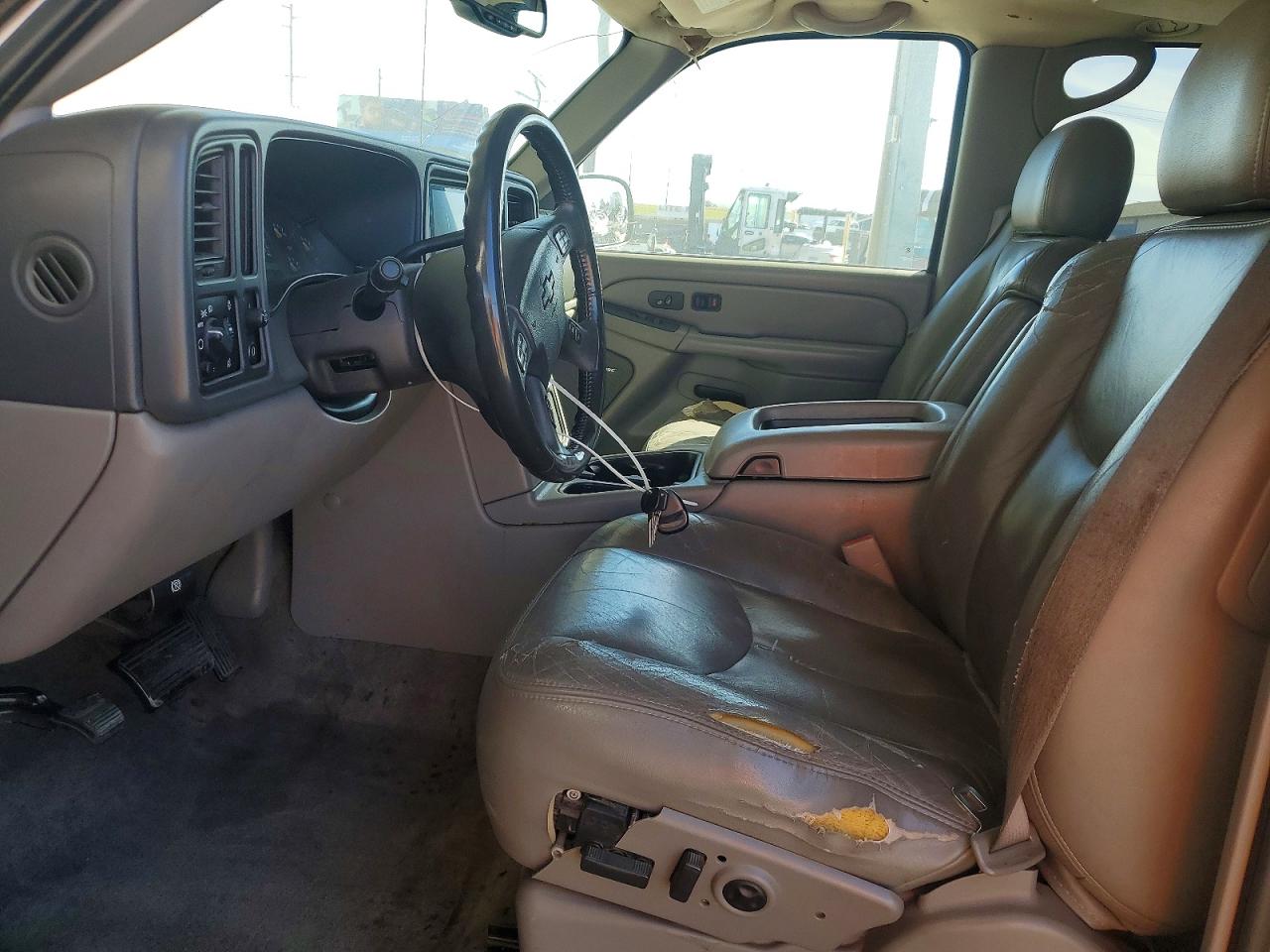 2004 CHEVROLET SUBURBAN C1500 photo 13